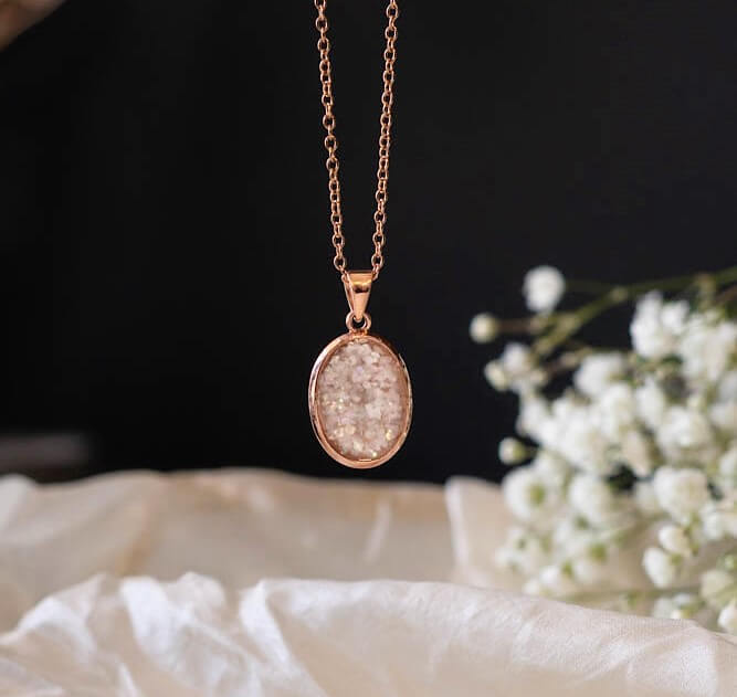 Ila Oval Pendant